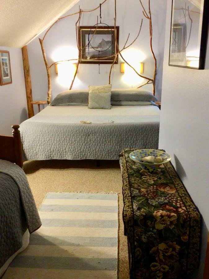 Manitou Lodge Forks Bagian luar foto