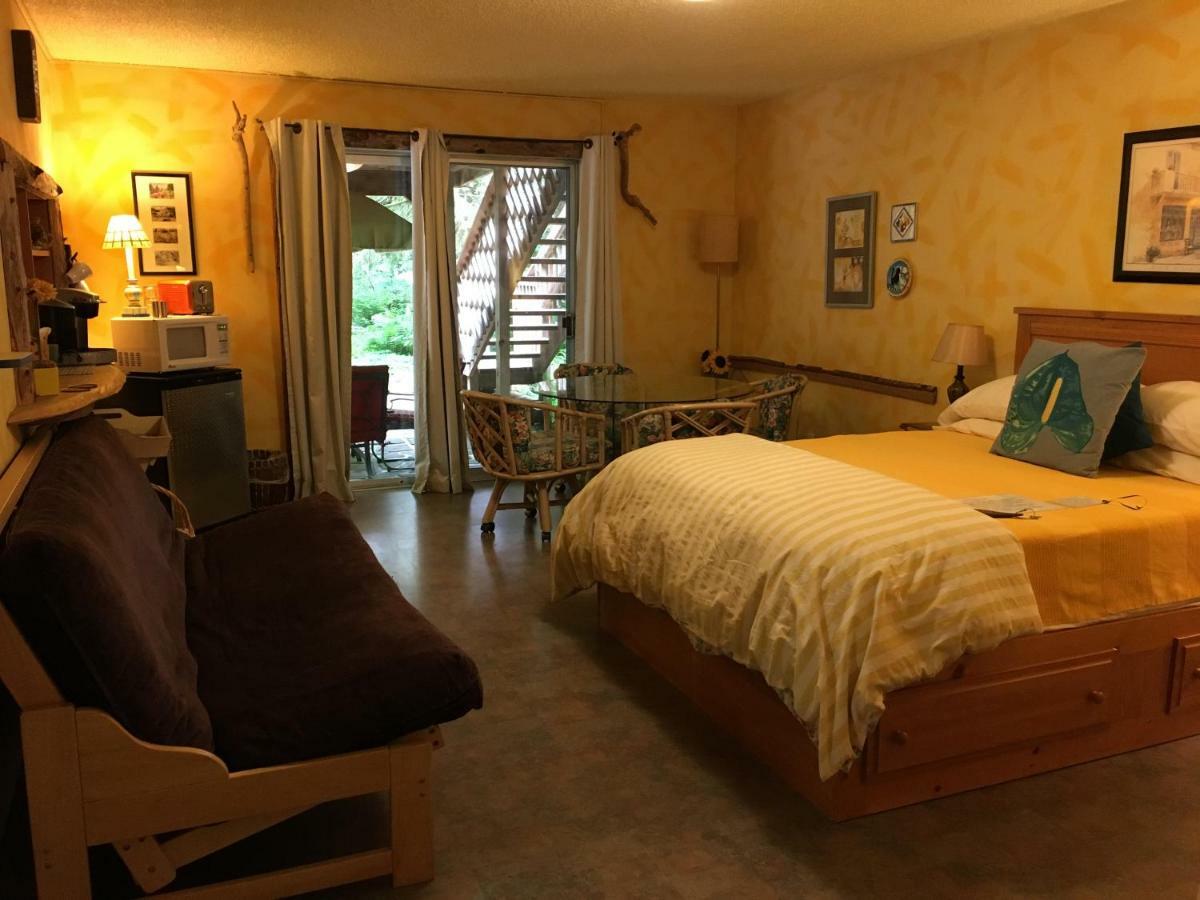 Manitou Lodge Forks Bagian luar foto