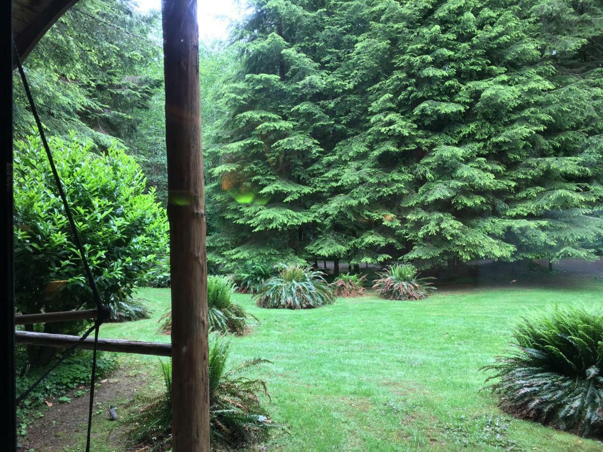 Manitou Lodge Forks Bagian luar foto