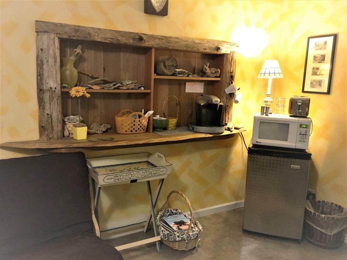Manitou Lodge Forks Bagian luar foto