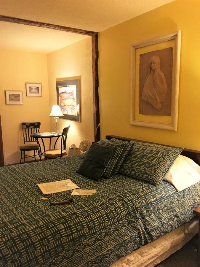 Manitou Lodge Forks Bagian luar foto