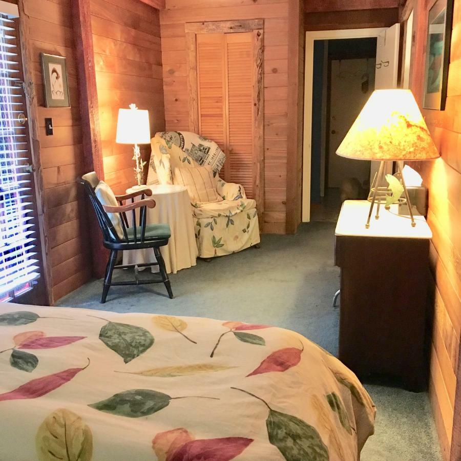 Manitou Lodge Forks Bagian luar foto