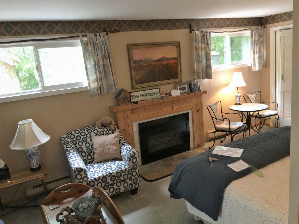 Manitou Lodge Forks Bagian luar foto