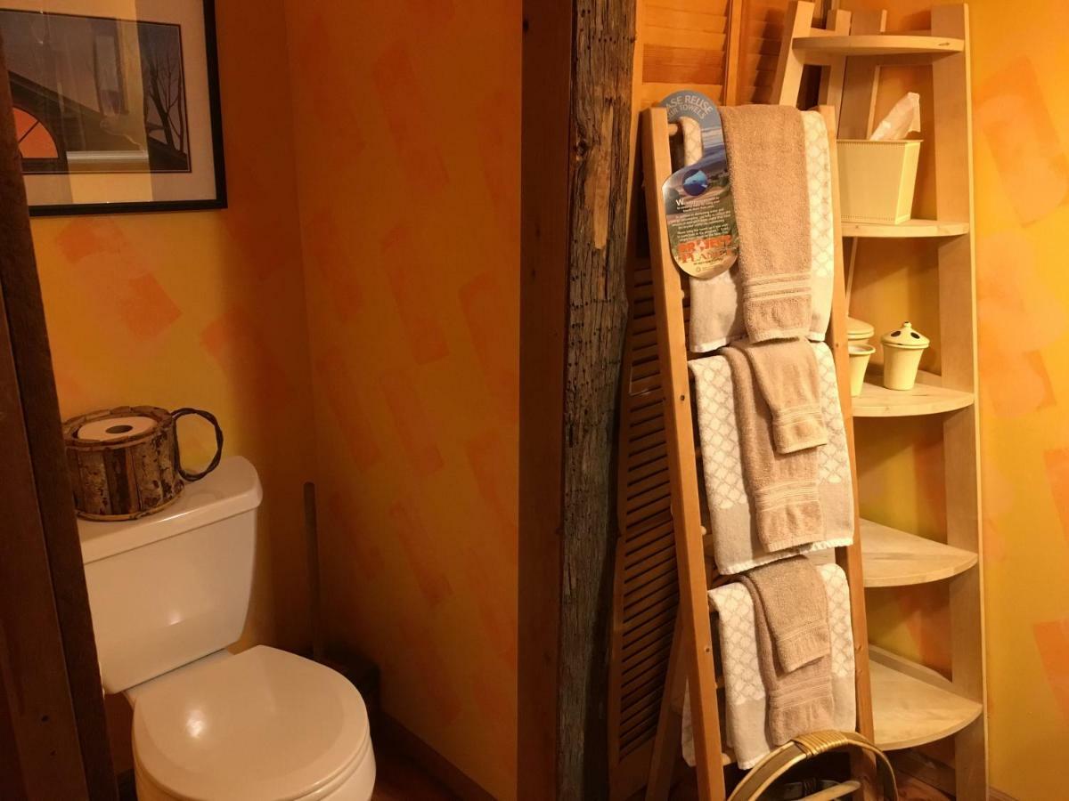 Manitou Lodge Forks Bagian luar foto