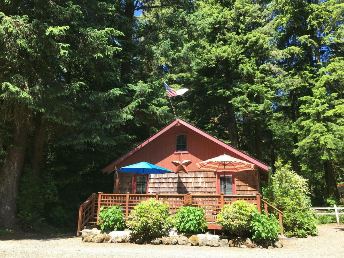 Manitou Lodge Forks Bagian luar foto