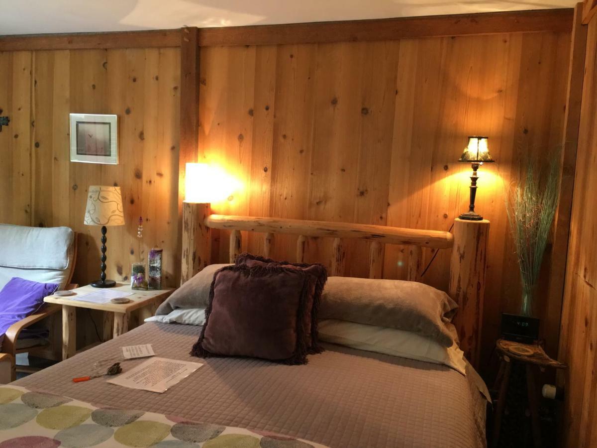 Manitou Lodge Forks Bagian luar foto