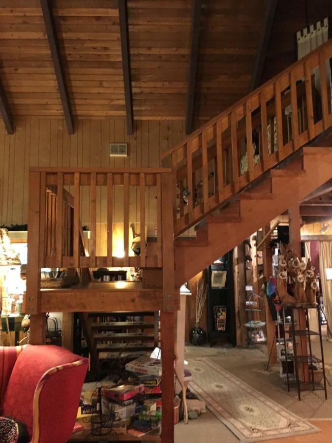 Manitou Lodge Forks Bagian luar foto