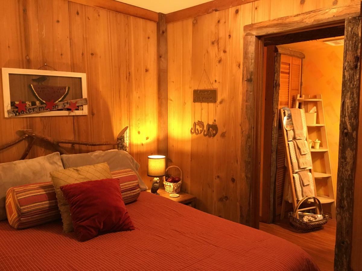 Manitou Lodge Forks Bagian luar foto