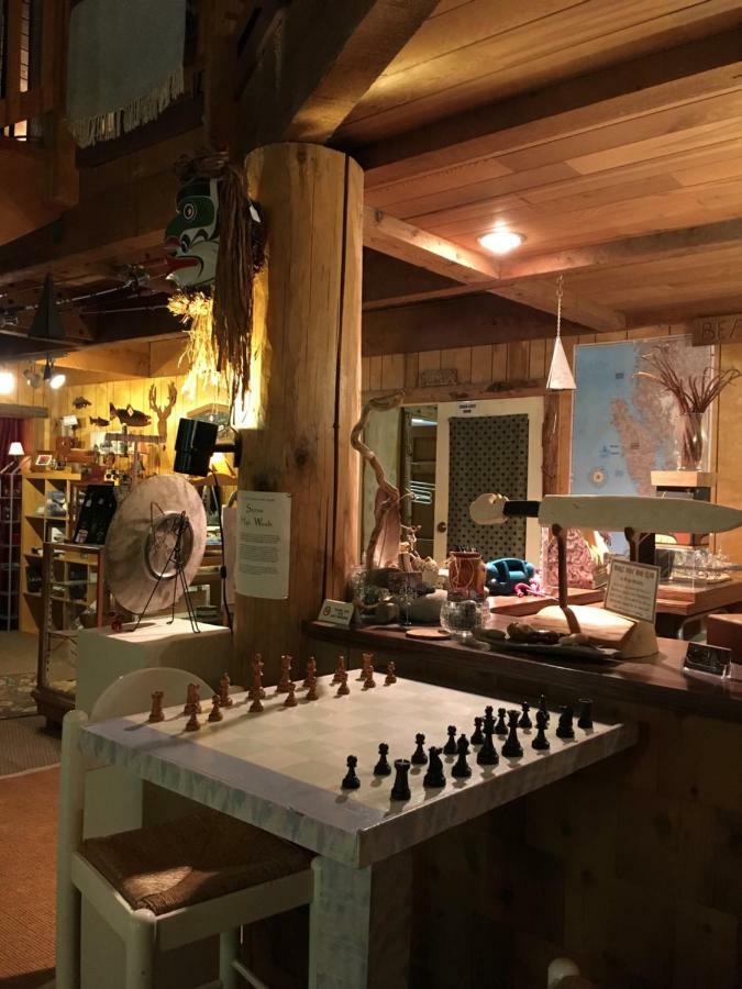 Manitou Lodge Forks Bagian luar foto